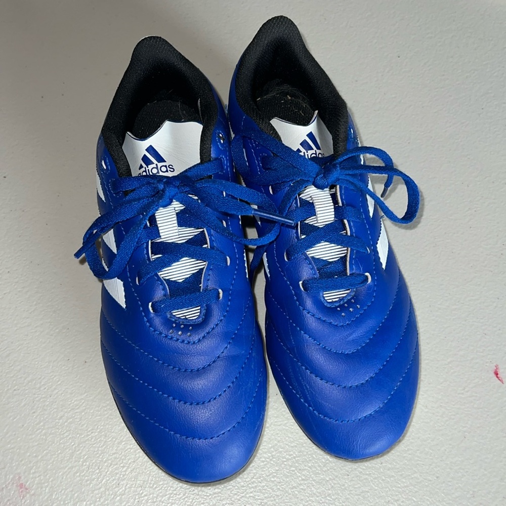 Great condition kids size 4 1/2 Adidas Soccer Cleats